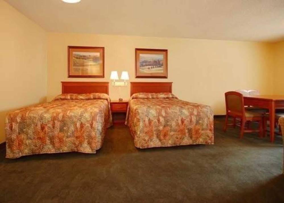 Econo Lodge Inn & Suites Киърни Екстериор снимка